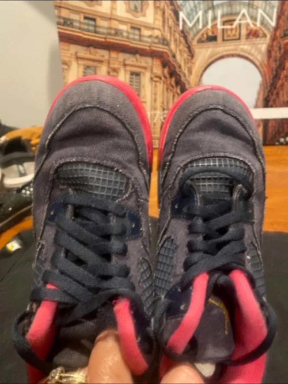 Nike Kids Low-Top Sneakers in Black & Red